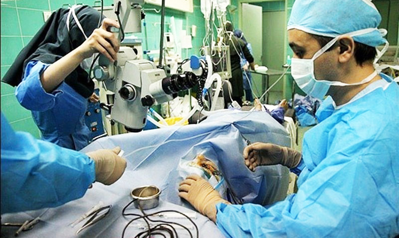 اولین عمل جراحی مغز در بیمارستان صحرایی سرپل ذهاب انجام شد