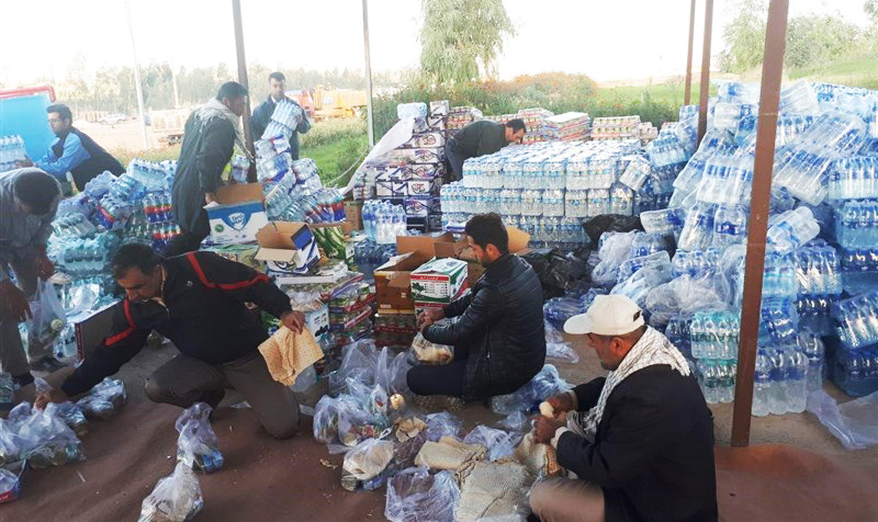 توزیع اقلام مورد نیاز زلزله‌زدگان توسط قرارگاه خاتم‌ الانبیاء (ص) سپاه