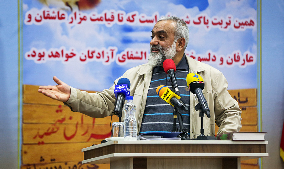 یکی از راههای مبارزه با تهاجم فرهنگی شناخت سیره شهداست یکی از راههای مبارزه با تهاجم فرهنگی شناخت سیره شهداست