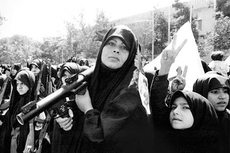 برپایی نمایشگاه کتاب به دور از چشم ساواک/ اولین پایگاه مقاومت را در دزفول بنا کردیم