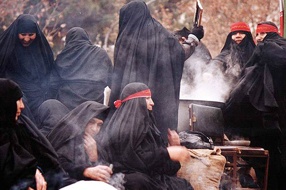 تمام طلاهایم را برای کمک به جبهه دادم/