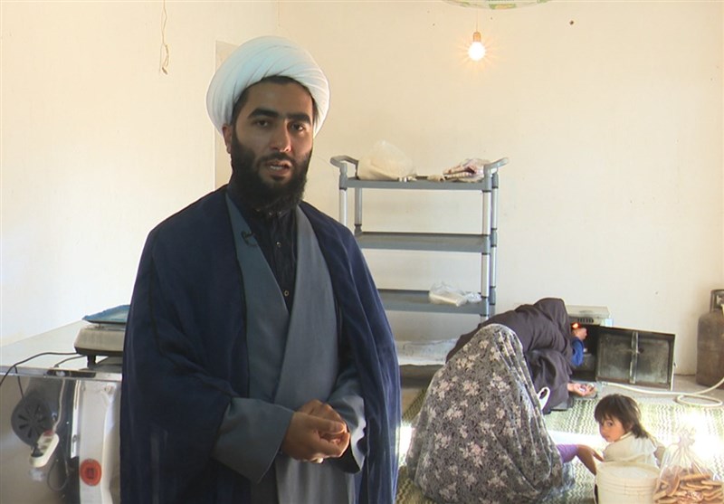 خدمت بدون منت یک روحانی جهادگر برای اهالی روستا + عکس خدمت بدون منت یک روحانی جهادگر برای اهالی روستا + عکس
