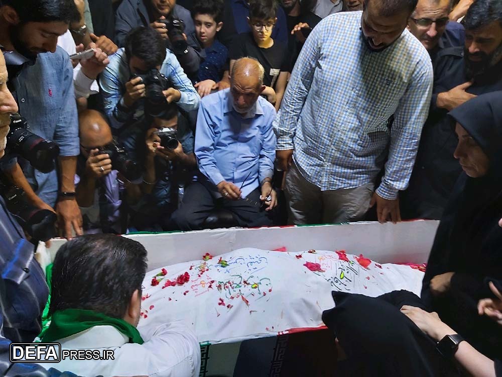 وداع با شهید مدافع وطن «سید محسن نقیبی» در معراجالشهداء + فیلم و تصویر وداع با شهید مدافع وطن «سید محسن نقیبی» در معراجالشهداء + فیلم و تصویر