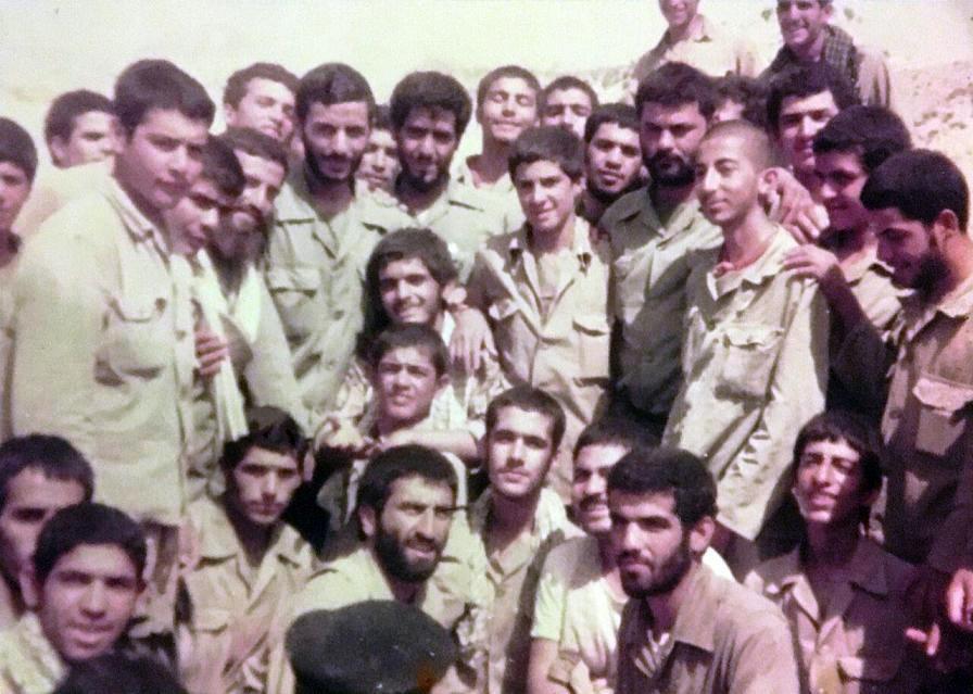شهید همت در جمع تخریبچیهای جوان عملیات والفجر 3+ تصویر شهید همت در جمع تخریبچیهای جوان عملیات والفجر 3+ تصویر