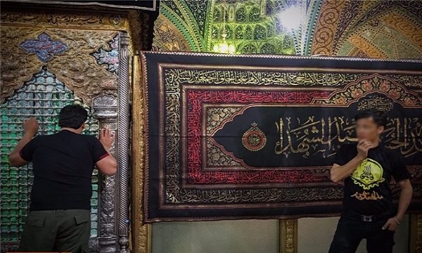 دست کوچپک سه ساله کربلا گره گشای حاجات مدافعان حرم است+ فیلم دست کوچپک سه ساله کربلا گره گشای حاجات مدافعان حرم است+ فیلم