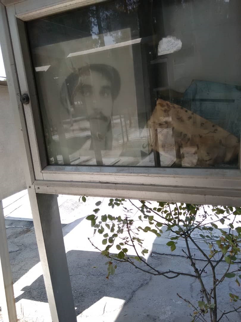 دفن شهید با هویت اما گمنام در گلزار شهدا