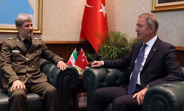 وزرای دفاع ایران و ترکیه دیدار و گفت‌وگو کردند