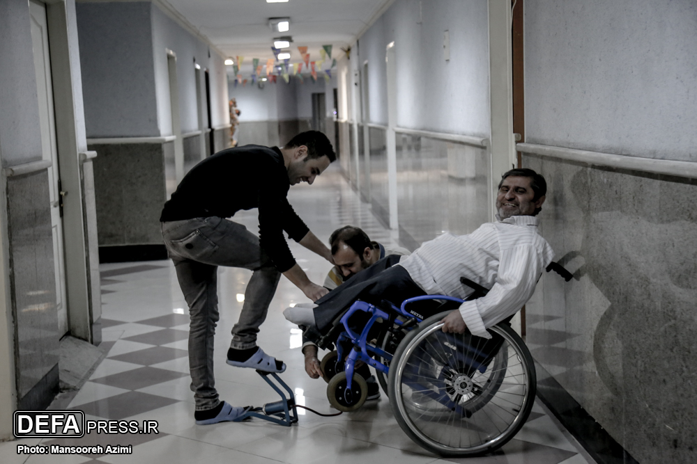 بی دست و بی پا، یادگاری مقدس‌ترین دفاع