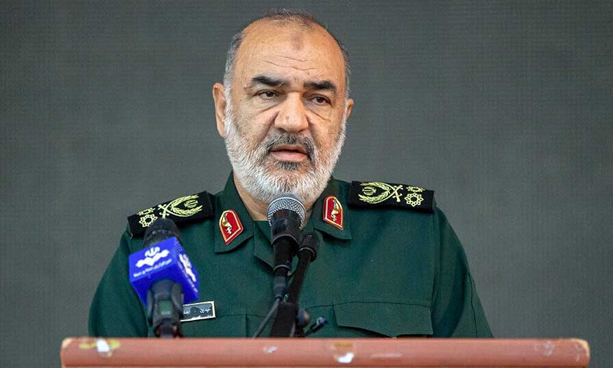 سرلشکر سلامی خودکفایی کشور مرهون تلاش جوانان نخبه است