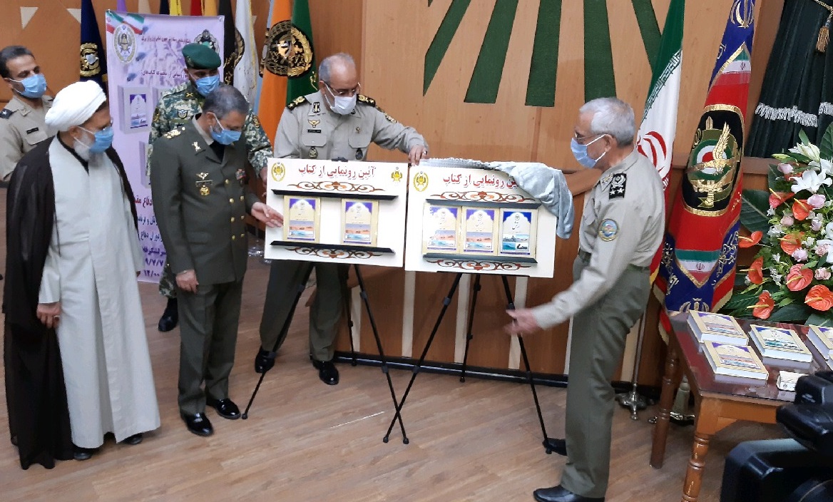 مجموعه ۵ جلدی «روایتهای ماندگار دفاع مقدس» رونمایی شد مجموعه ۵ جلدی «روایتهای ماندگار دفاع مقدس» رونمایی شد