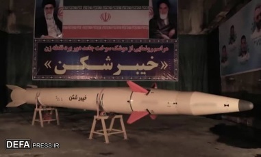 موشک راهبردی «خیبرشکن» رونمایی شد موشک راهبردی «خیبرشکن» رونمایی شد