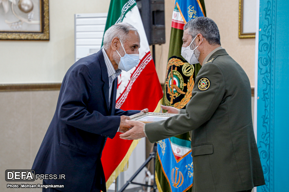 فرمانده کل ارتش از حماسهآفرینان عملیات بیتالمقدس تجلیل کرد فرمانده کل ارتش از حماسهآفرینان عملیات بیتالمقدس تجلیل کرد