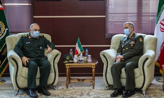 دشمنان از هیچ حربهای برای فشار بر ملت ایران فروگذار نکردهاند دشمنان از هیچ حربهای برای فشار بر ملت ایران فروگذار نکردهاند