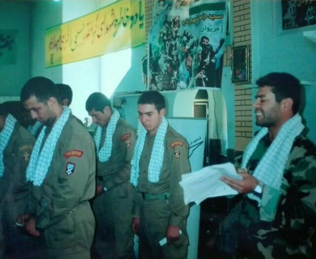 پاسداری که ضامن آهو (ع) لباس سبز پاسداری به تن وی کرد پاسداری که ضامن آهو (ع) لباس سبز پاسداری به تن وی کرد