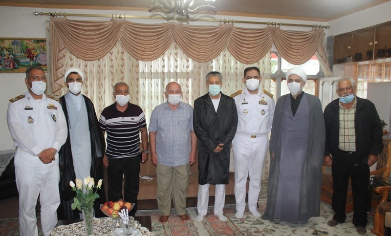 دیدار دریادار سیاری با پیشکسوتان نیروی دریایی ارتش در شهرستان انزلی دیدار امیر دریادار سیاری با پیشکسوتان نیروی دریایی ارتش در شهرستان انزلی