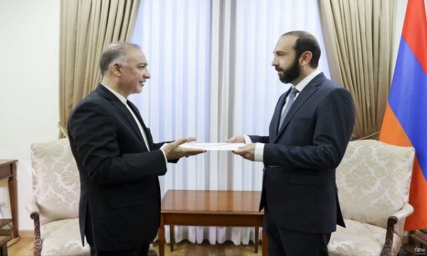 تقدیم استوارنامه سفیر جدید ایران به وزیر خارجه ارمنستان