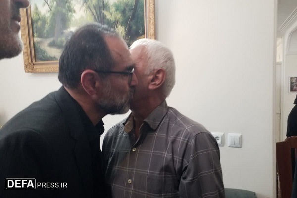 استاندار مازندران با خانواده شهید «محمد تقی زاده» دیدار کرد+ تصاویر