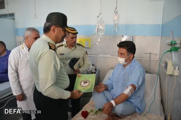حضور فرمانده انتظامی خراسان رضوی در بیمارستان ثامن‌الائمه علیه‌السلام+ تصاویر