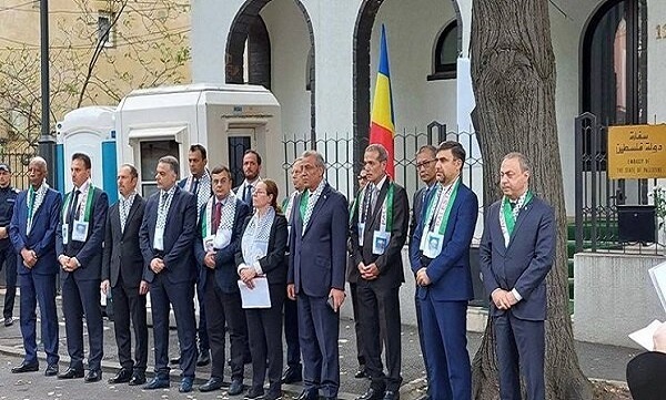 حضور سفرای کشور‌های مسلمان در مقابل سفارت فلسطین در بخارست