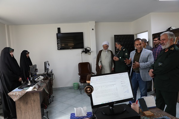 سردار فدوی و حجت‌الاسلام طائب از خبرگزاری دفاع مقدس بازدید کردند