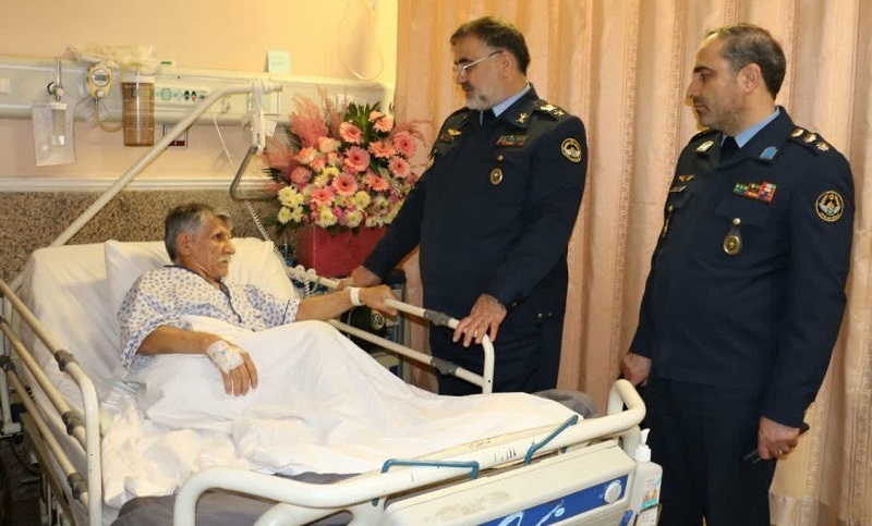 دیدار فرمانده نیروی هوایی ارتش با جانبازان بیمارستان خاتم‌الانبیا (ص)