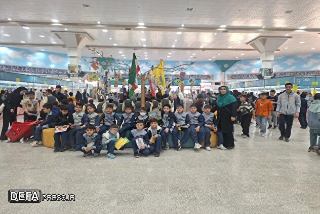 تصاویر/ بازدید دانش آموزان از نمایشگاه ملی کتاب دفاع مقدس
