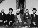 مشهد،مقام معظم رهبری درکنارتنی چند از دوستان روحانی 
