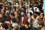 ١٣۵۷. مشهد، مقام معظم رهبری دریکی از راهپیمایی های انقلاب