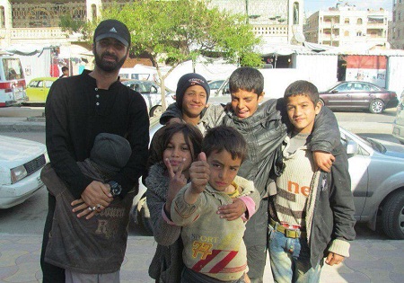 Image result for شهید سعید مسافر در کنار کودکان