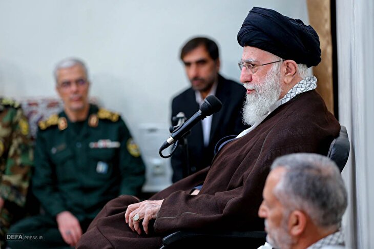 تصاویر/ دیدار جمعی از فرماندهان عالی نیرو‌های مسلح با امام خامنه‌ای